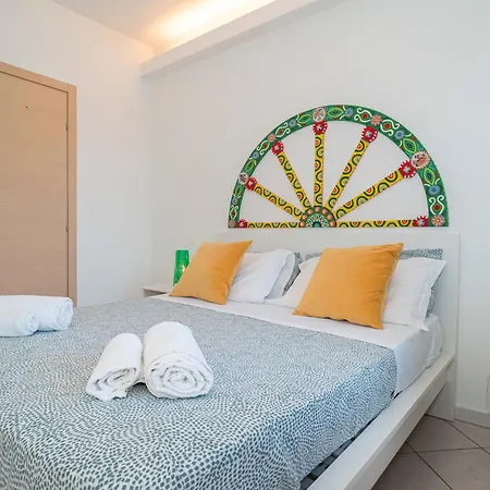 New Naxian Holidays Konukevi Giardini Naxos
